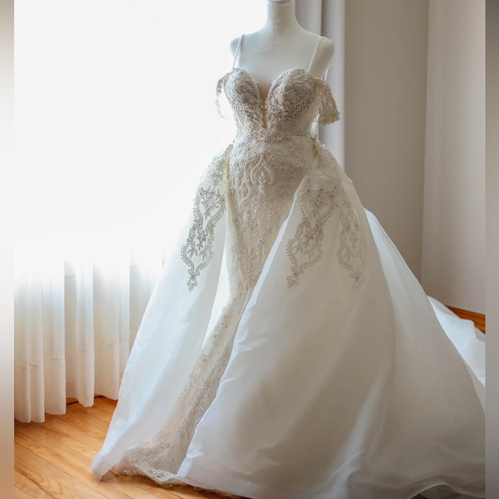 Wedding Dress with removable train